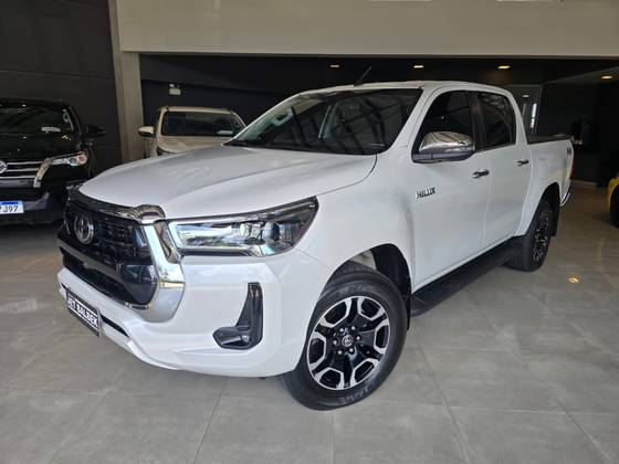 TOYOTA HILUX 2.8 D-4D TURBO DIESEL CD SRX 4X4 AUTOMÁTICO